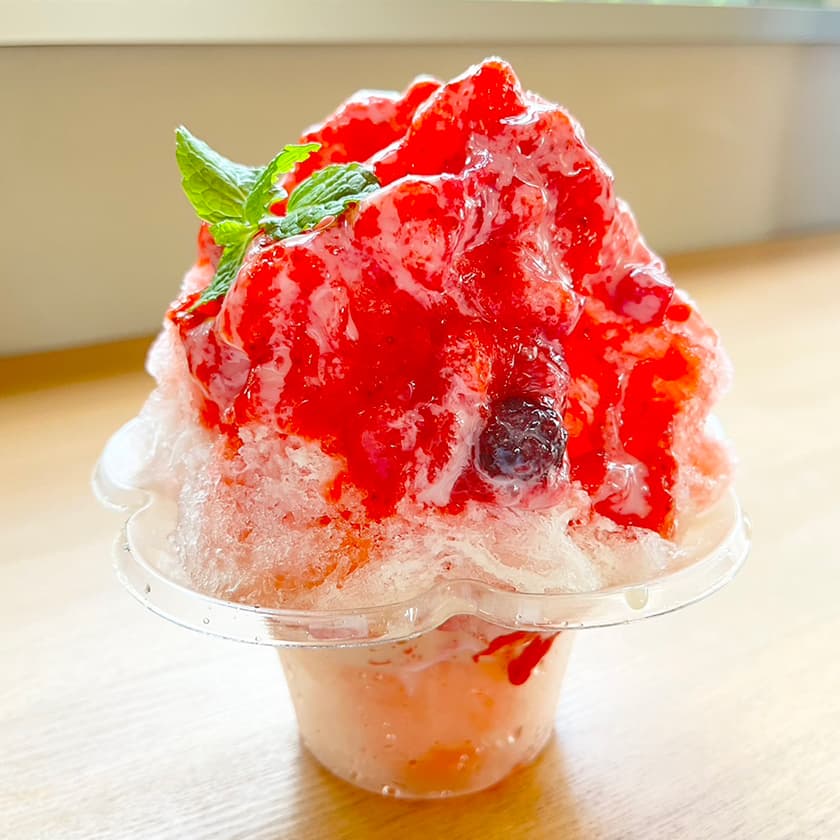 Piene Cafeのクリスマスケーキ 苺のリングシューケーキ