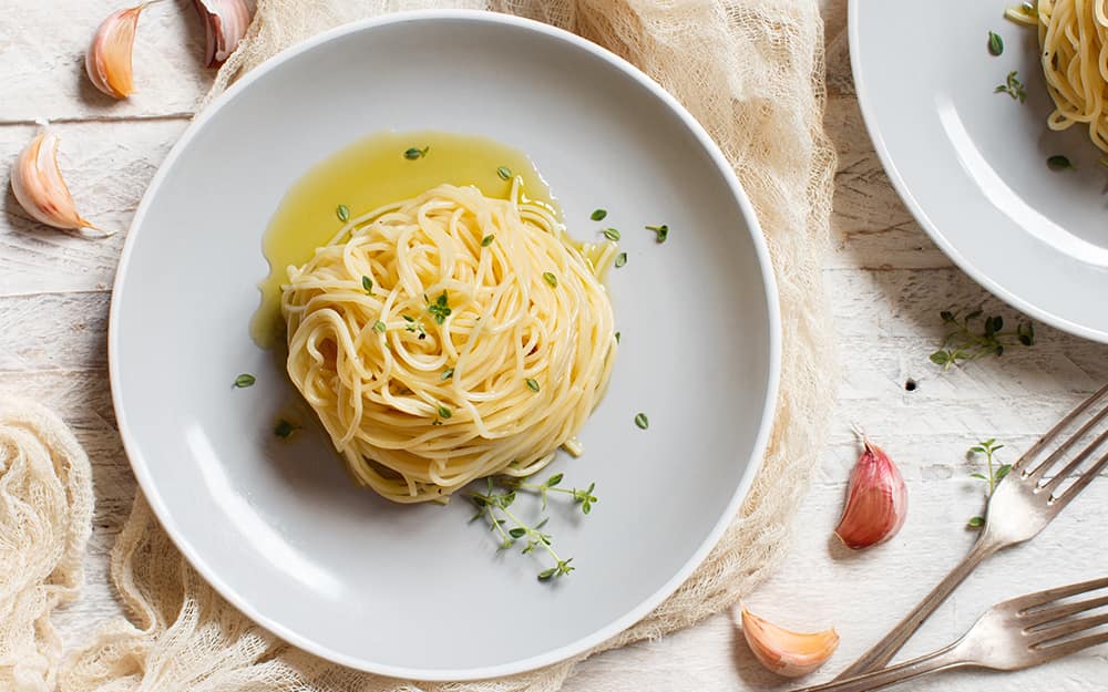 パスタに オリーブオイルと糀で漬けた贅沢なチーズ 八幡屋
